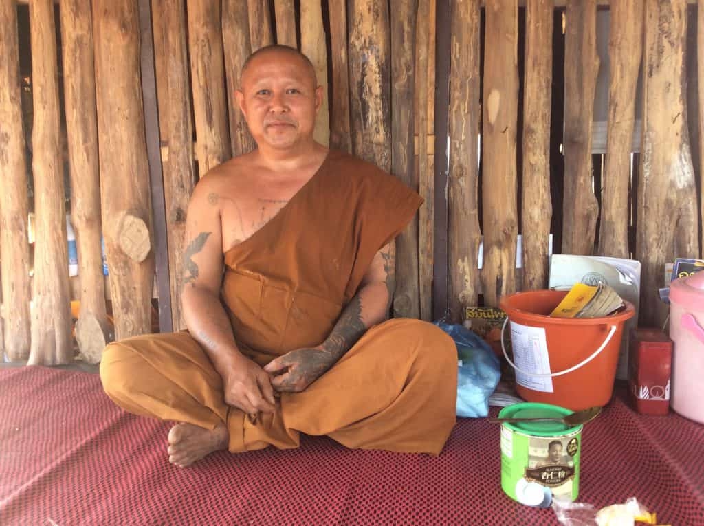Thailändischer Mönch im Bergtempel in Phetchabun - Grenzerfahrungen beim Reisen - Blogparade