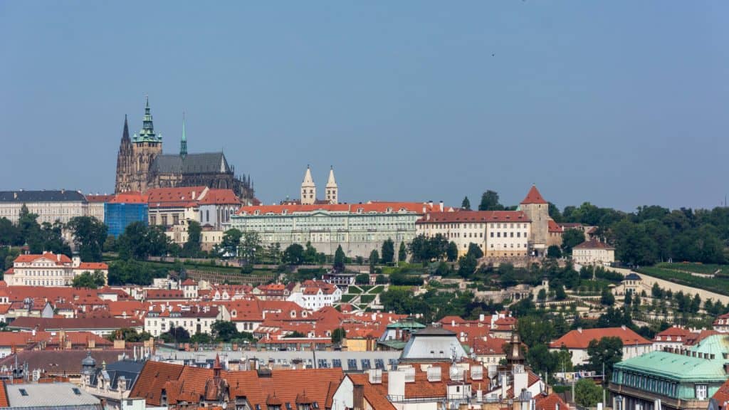 Die Pragerburg hoch über der Stadt