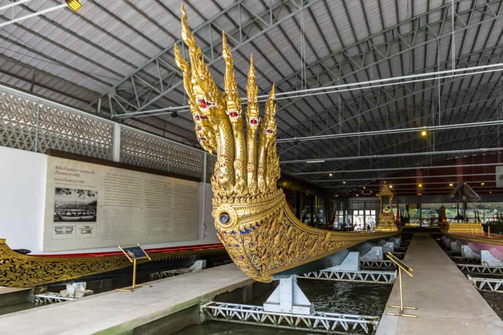 Die Barkasse von König Rama VI. im Royal Barges National Museum Bangkok