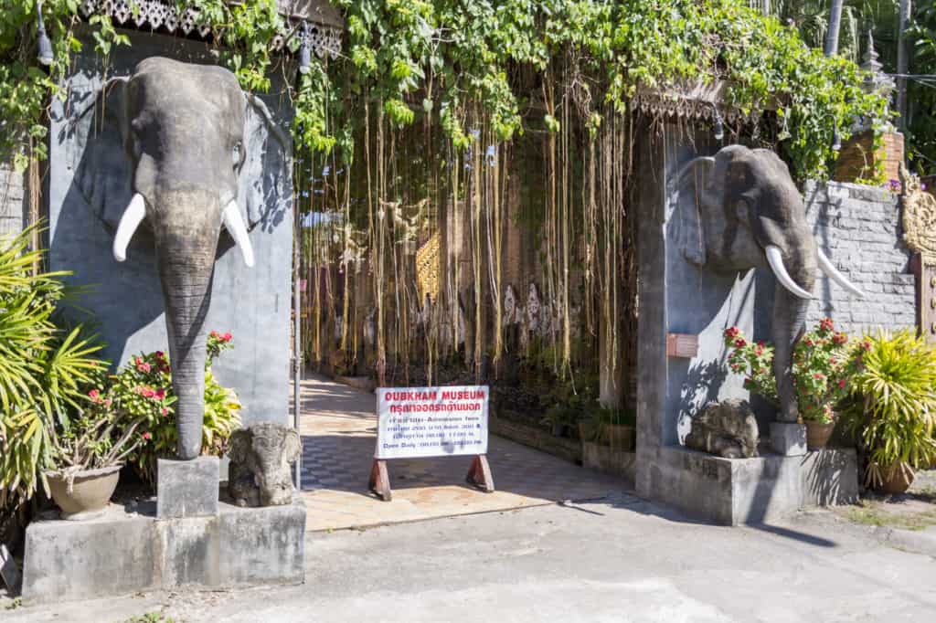 2 Elefantenköpfe am Museum Cup Kham in Chiang Rai