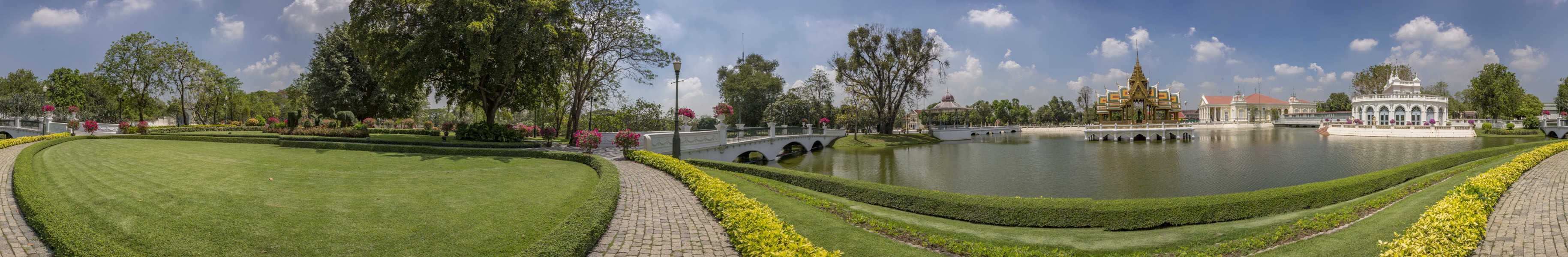 Gartenpanorama in Bang Pa-In  - nahe Ayutthaya in Thailand