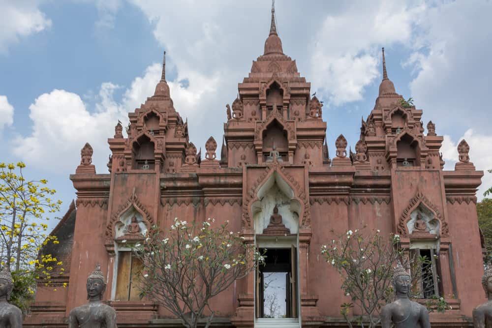 Der Bot in Wat Khao Phra Angkhan ist in seiner Architektur einmalig