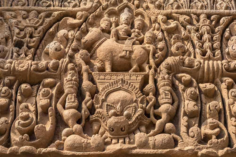 Türsturz Shiva und Uma reiten den Stier Nadi im Prasat Muang Tam