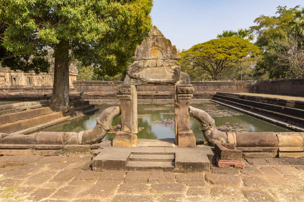 Eingangstor zum Wasserbecken im Khmer-Tempel
