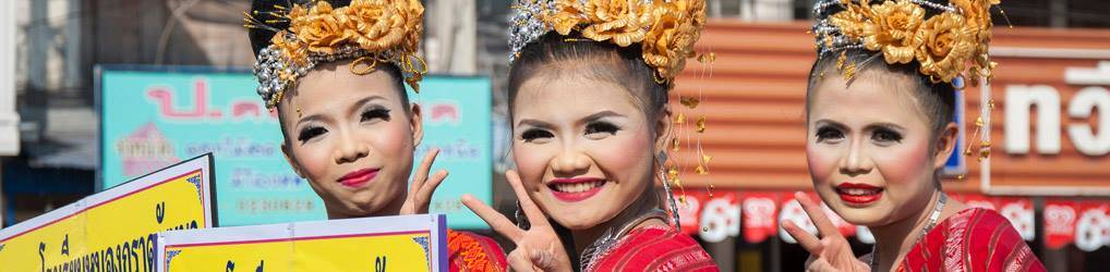 Lächelnde thailändische Frauen