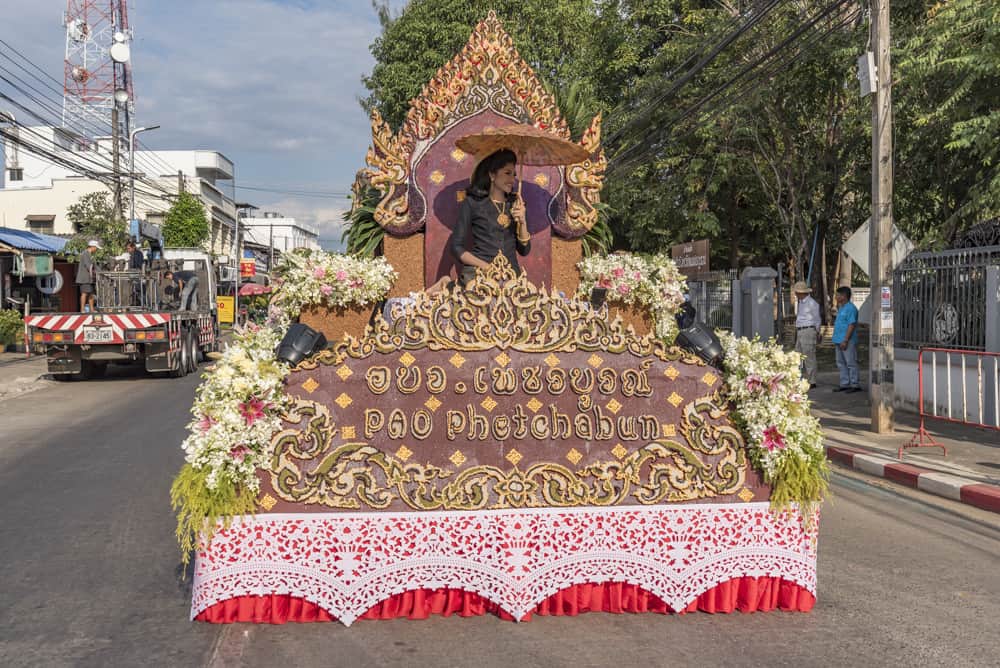 Festival Wagen mit aufwändiger Dekoration aus Kernen der Tamarinde