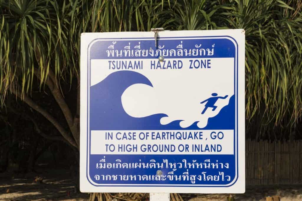 Tsunami Warnschild auf der Insel Phang Nga