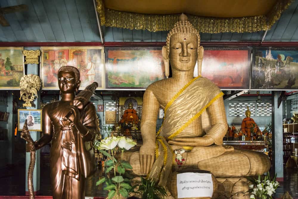Buddha-Standbild aus Korbgeflecht ca. 3 Meter hoch