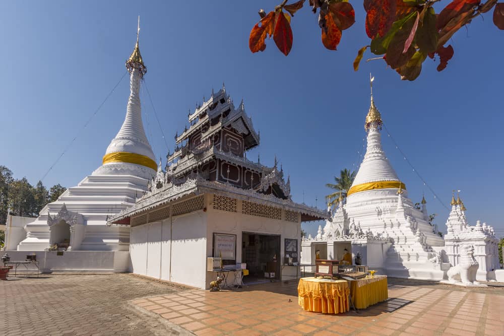 Die beiden Chedis von Wat Phra That Doi Kong Mu