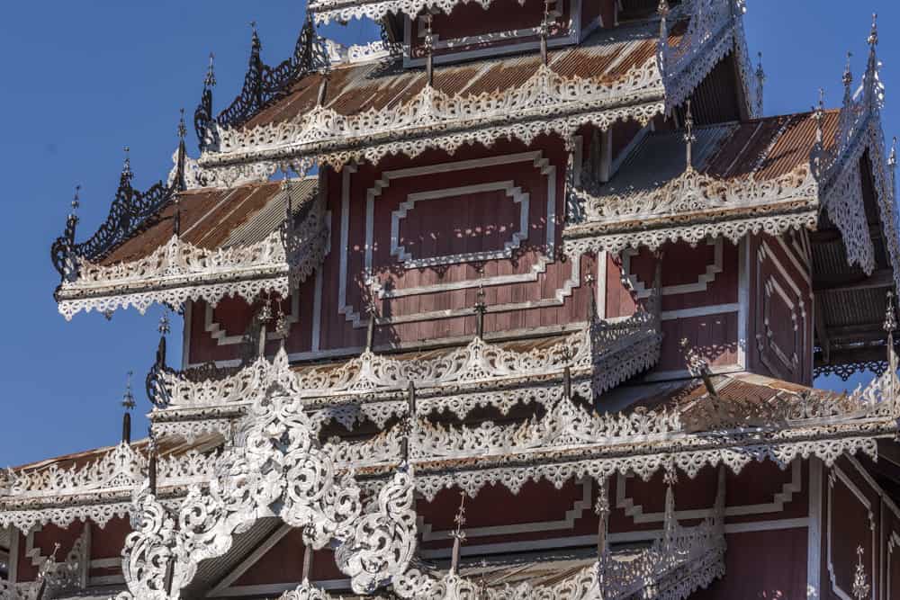 Fein ziselierte Dachkanten vom Phra That Doi Kong Mu