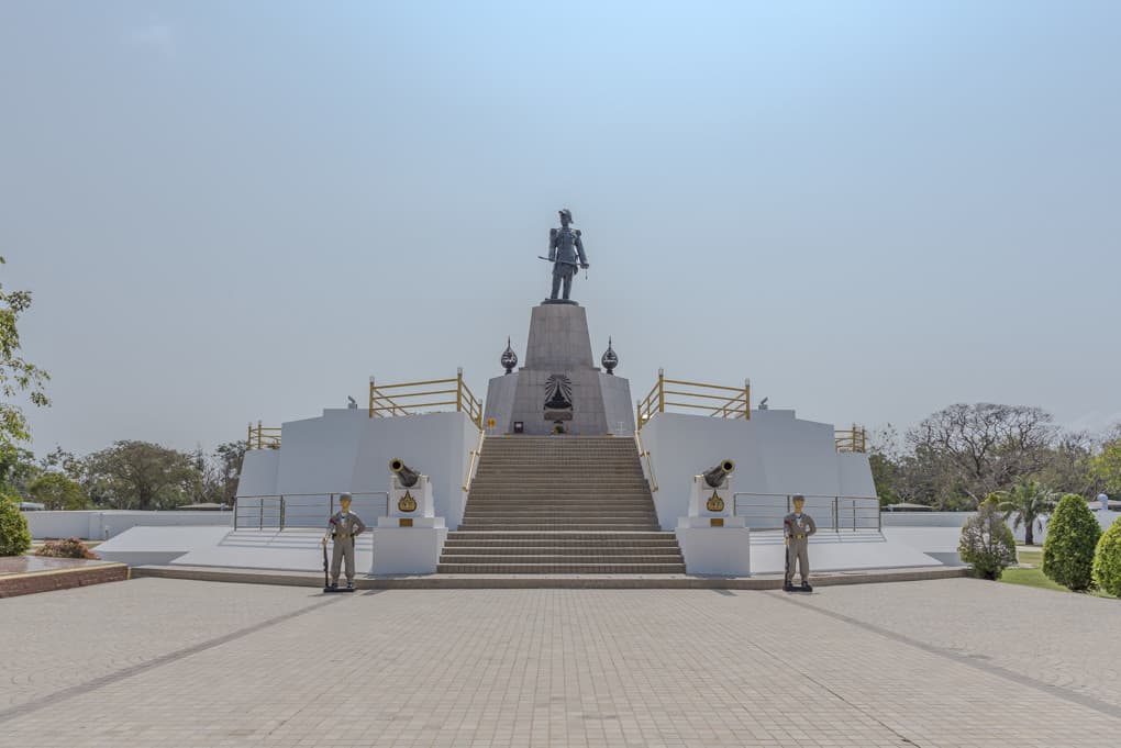 Denkmal zu Ehren seiner Majestät König Chulalongkorn Rama V. vor dem Phra Chulachom Klao Fort