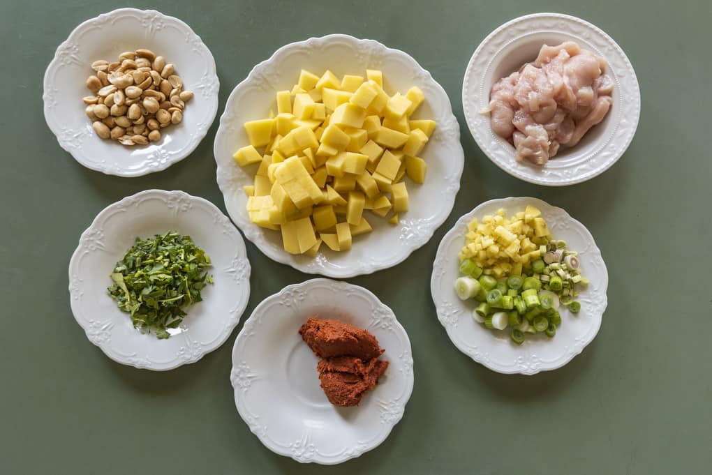 Die vorbereiteten Zutaten zum Massaman-Curry