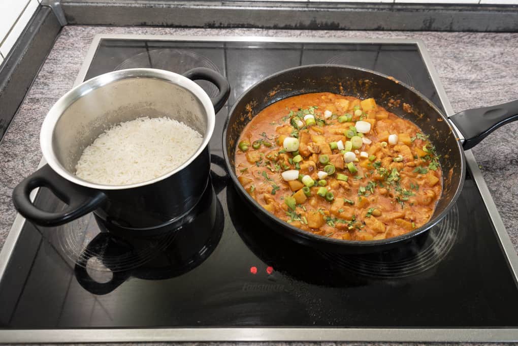 Massaman-Curry mit Reis 