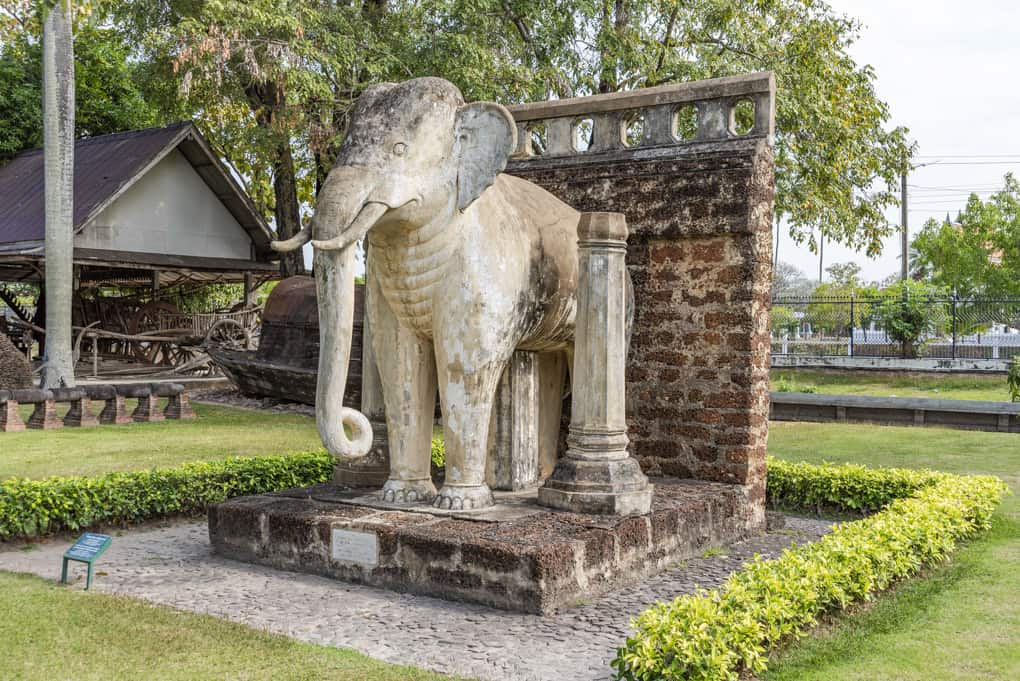 Rekonstruktion der Elefantenfiguren am Wat Chalom