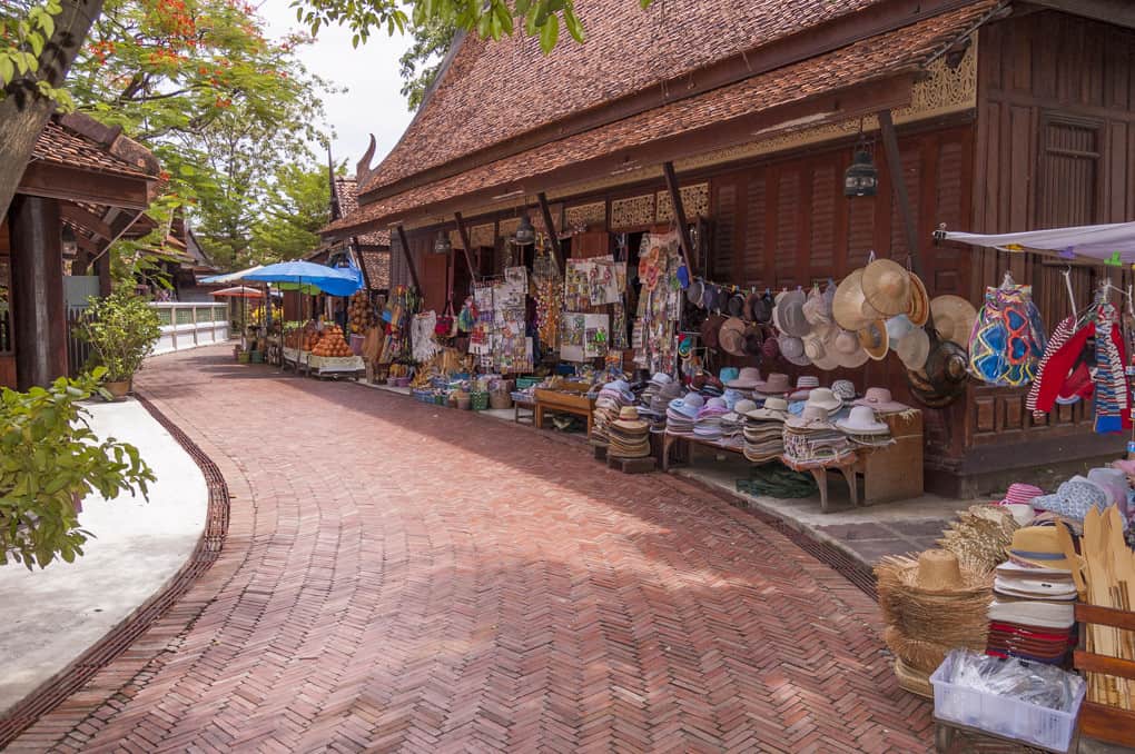 Strasse des alten Marktes im Freilichtmuseum Mueang Boran - Ancient City