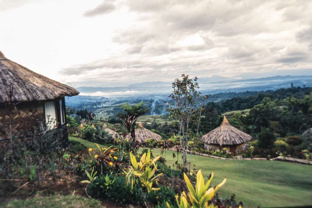 Die Hütten der Ambua Lodge in Papua-Neuguinea