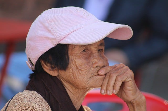 Bild einer älteren thailändischen Frau