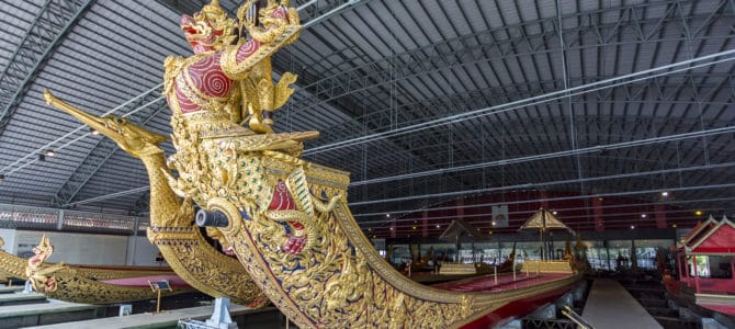 Die Königlichen Barkassen im Royal Barges National Museum Bangkok Die Königlichen Barkassen im Royal Barges National Museum Bangkok