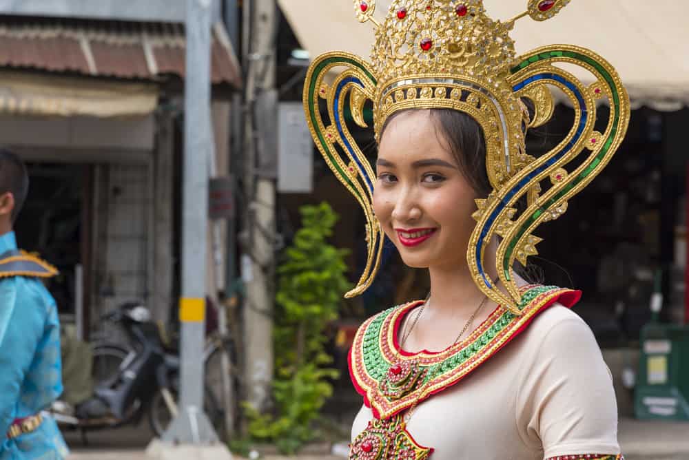 Thailändische Schönheit mit Krone beim Tamarinden-Festival in Phetchabun - Thailand