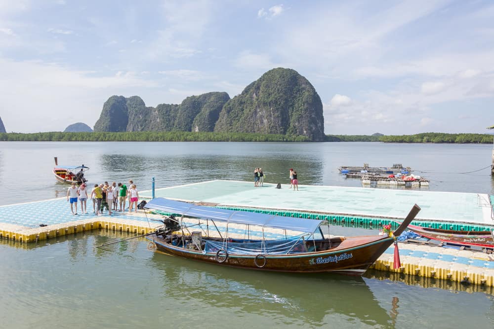Schwimmendes Fußballfeld im Süden Thailands - Urlaub in Thailand