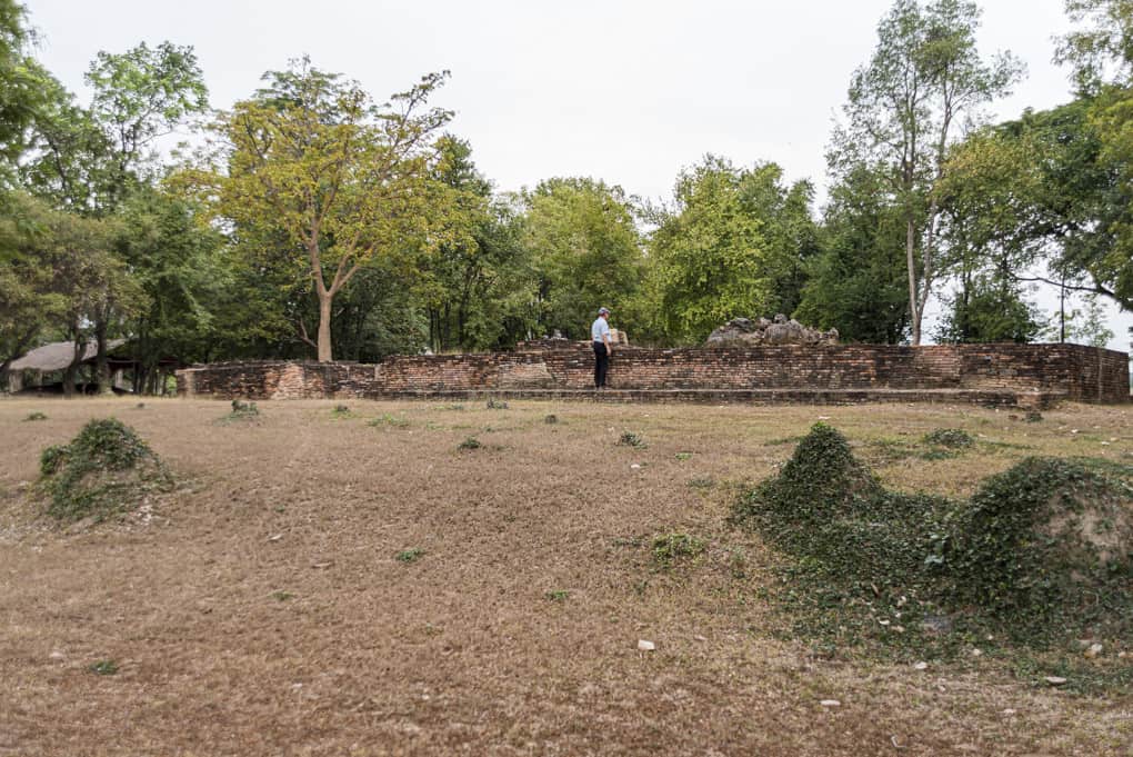 Die Reste des Tempels nahe den Keramikoefen aus der Ramkhamhaeng-Epoche