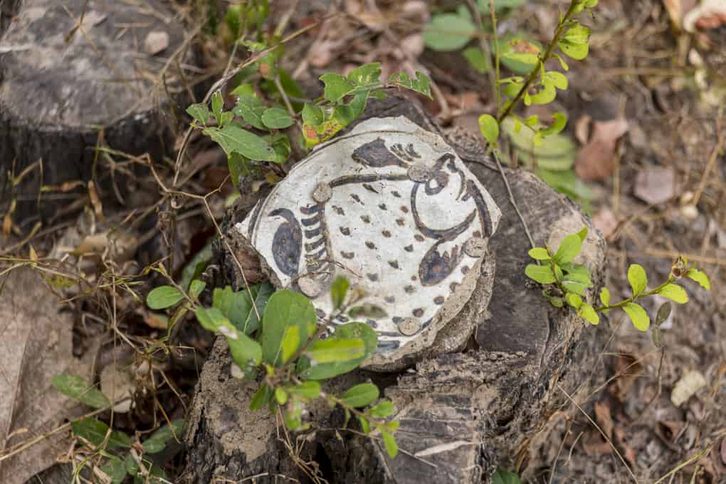 Fund eines Keramikscherbens aus der Sukhothai-Epoche