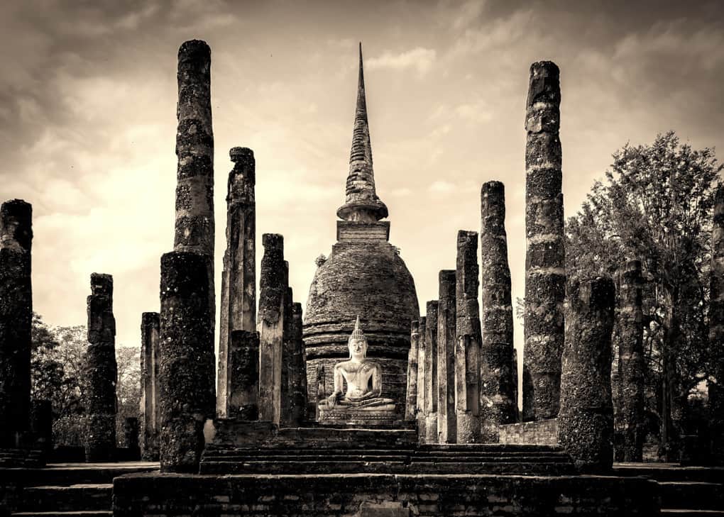 Historischer Tempel in Thailand nach der Bearbeitung des Fotos die zur Reisefotografie dazu gehört