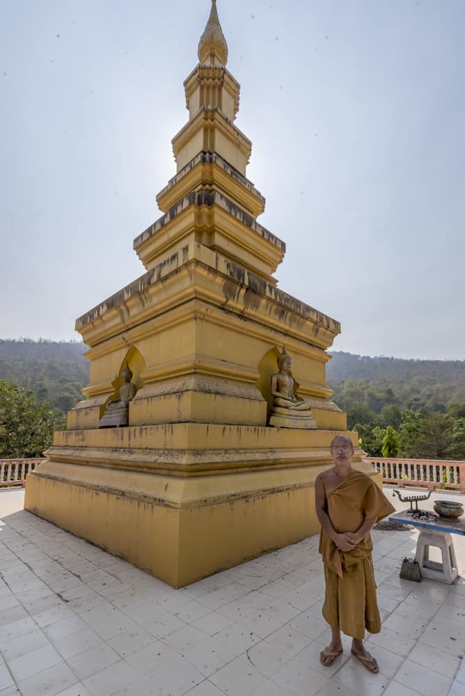 Mönche mit der goldenen Pagode