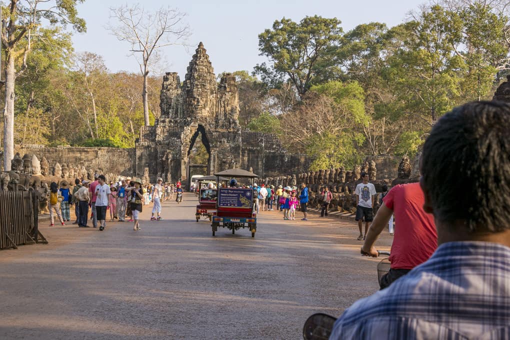 Eingang von Angkor Thom am Südtor mit den Götter und Dämonen