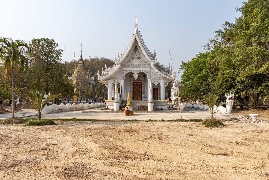 Wat Mai Charoenphol der Bot des Tempels in Sukhothai