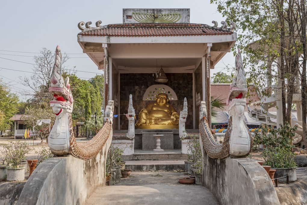 Wat Mai Charoenphol Chinesischer Buddha mit dickem Bauch