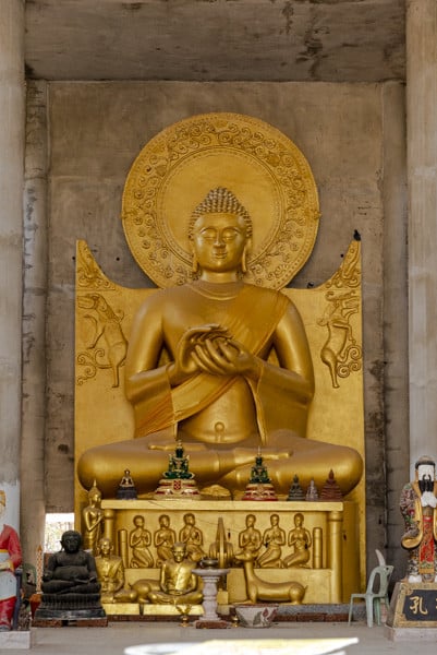 Buddha mit der Predigergeste (dharmachakra - mudrā)