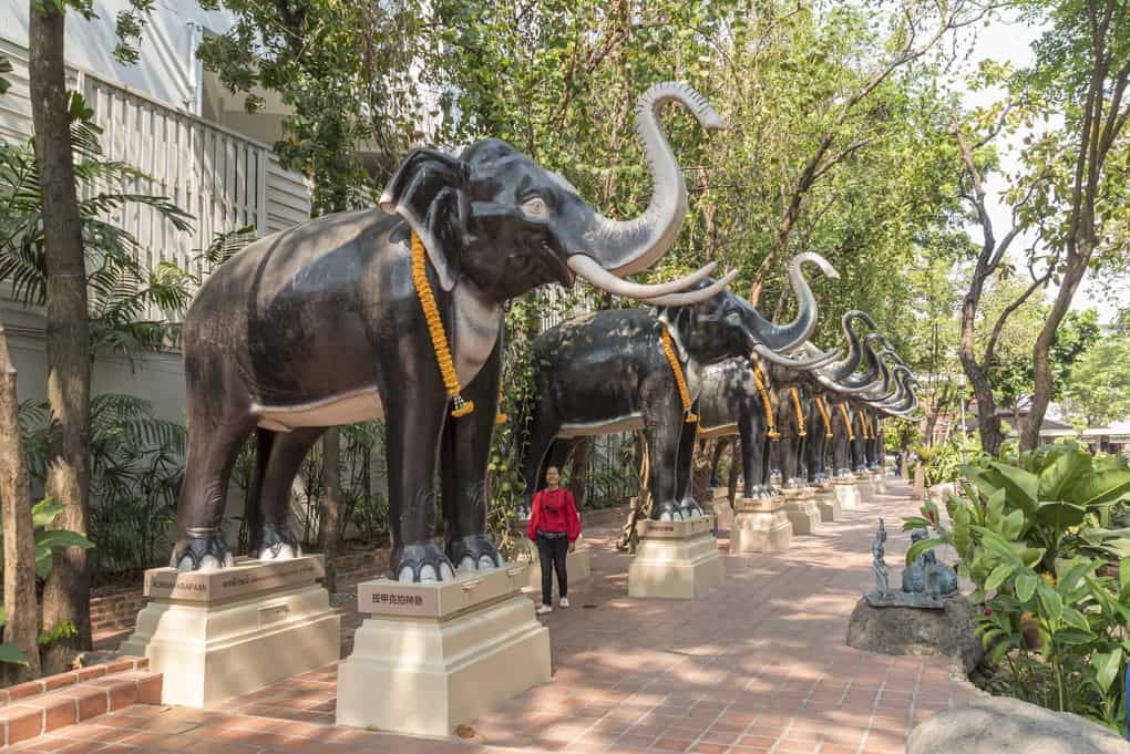 Die Allee der Elefanten - Elefanten-Statue in Bangkok