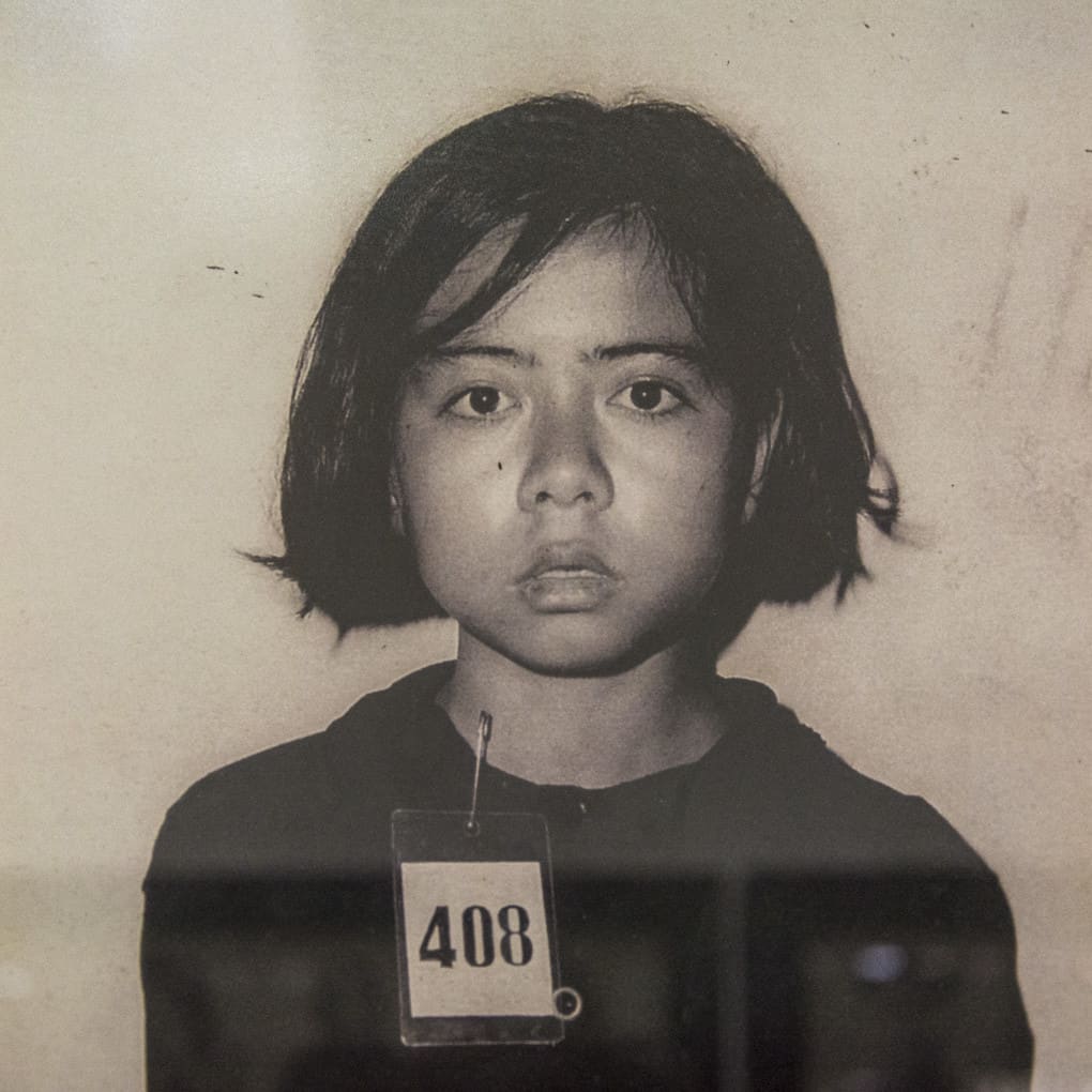 Aufnahmefoto eines jungen Mädchens - Foto im Tuol-Sleng-Genozidmuseum der Roten Khmer in Phnom Penh