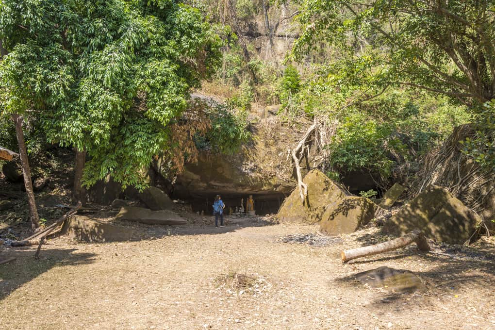 Die Höhle der heiligen Quelle im Wat Phou