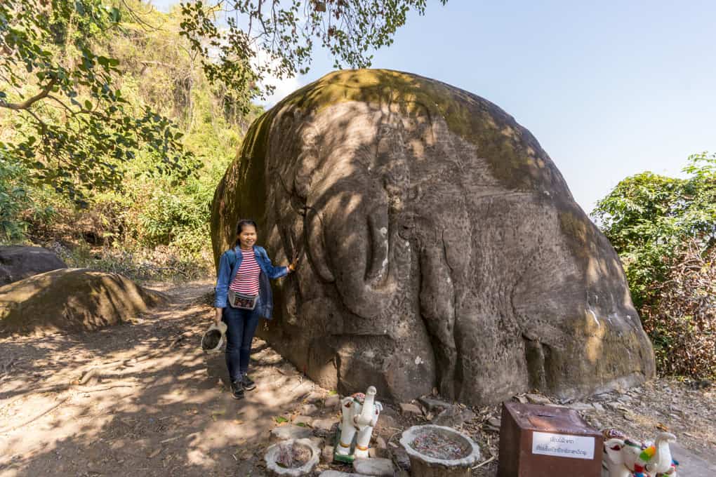 Elefantenstein nördlich von Wat Phou