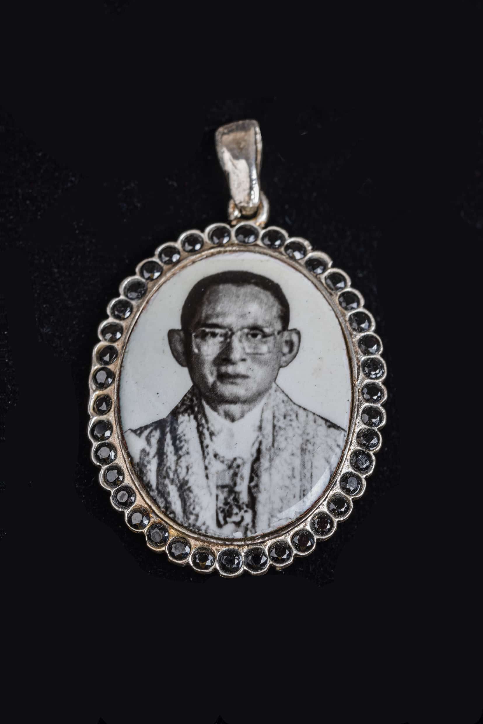 Anhänger mit dem Bild seiner MajestätKönig Bhumibol Adulyadej