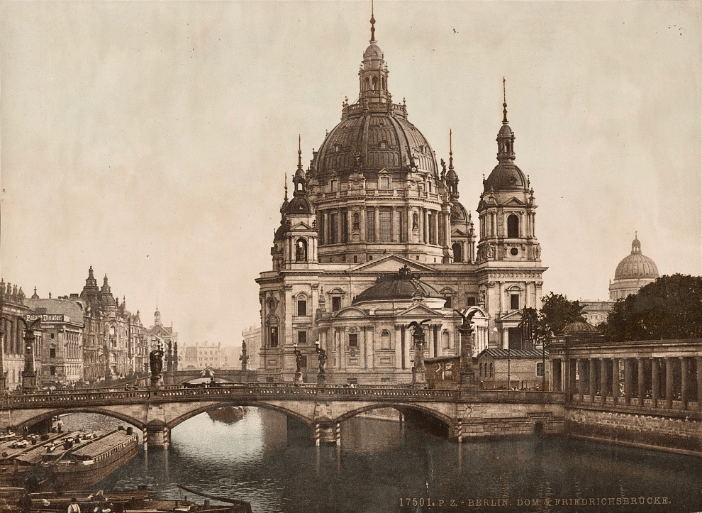 Berliner Dom um 1900 mit der Friedrichsbrücke und der Denkmalskirche