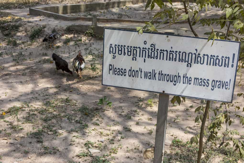 Bitte nicht die Massengräber betreten - Choeung Ek nahe Phnom Penh