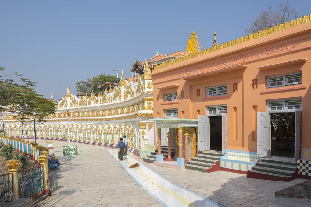 Überblick über die 30 Höhlen Pagode U Min Thonze - Sagaing - Myanmar