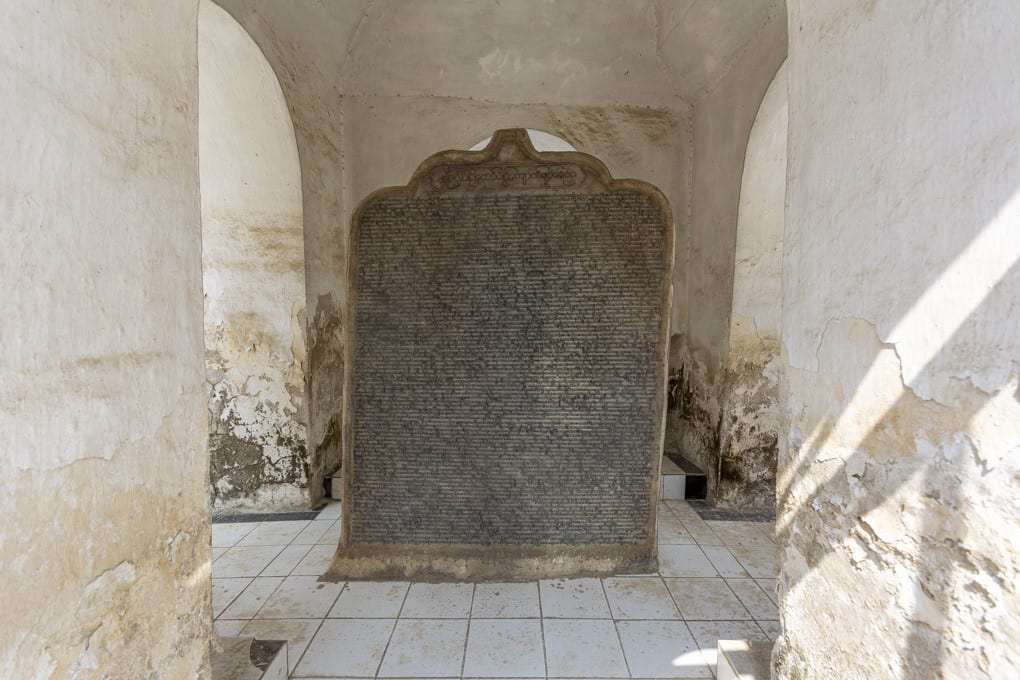 Steinplatte mit der Inschrift - Kuthodaw-Pagode - Myanmar - das größte Buch der Welt