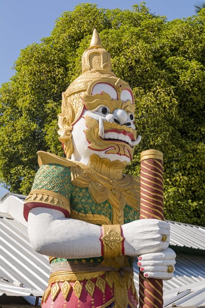 Torwächter oder auch Yaksha vor dem Tempel