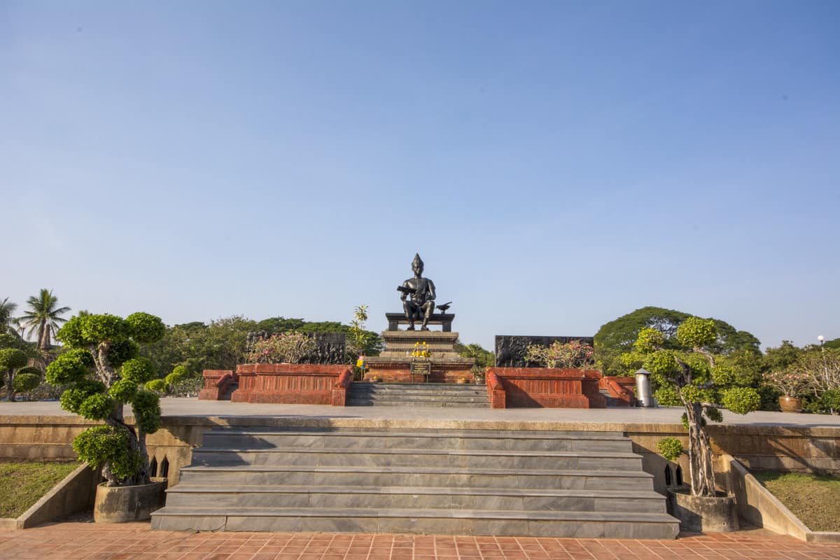 Das Ramkhamhaeng Denkmal im Historischen Park Sukhothai