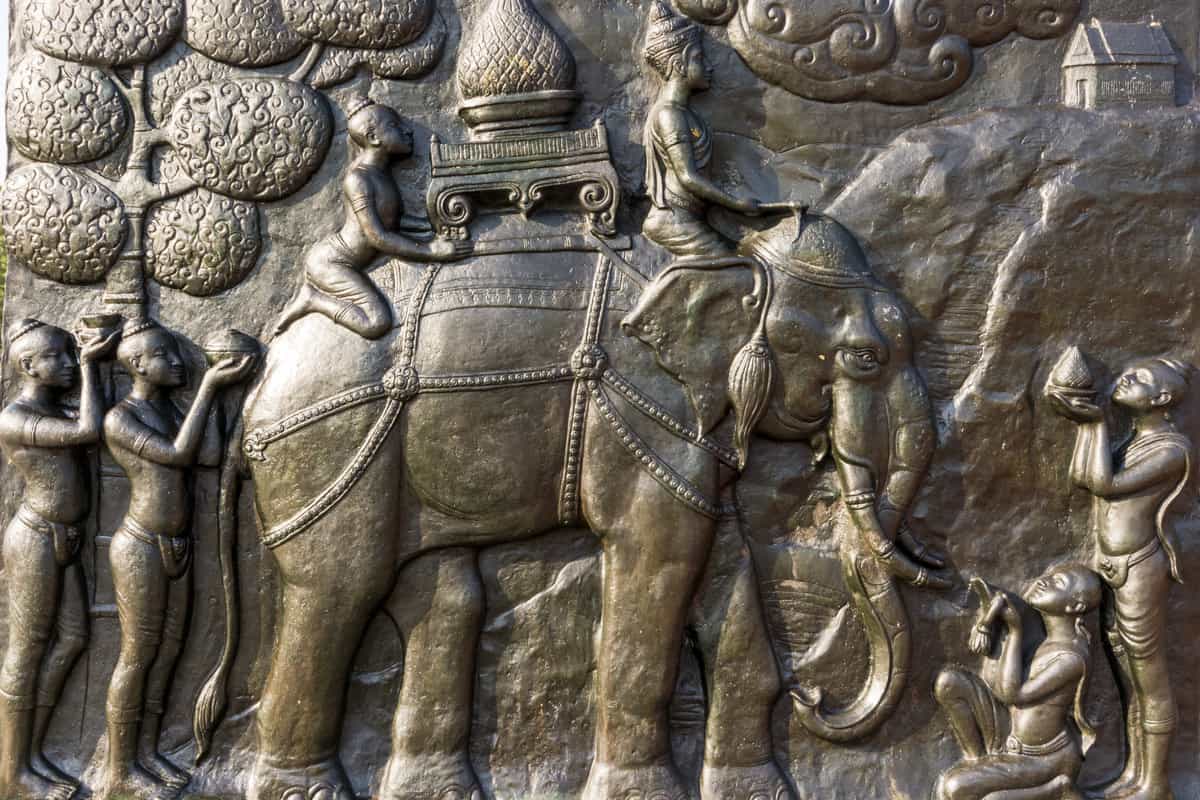 Ramkhamhaeng auf dem Elefanten - Bronzeplatte am Denkmal von König Ramkhamhaeng
