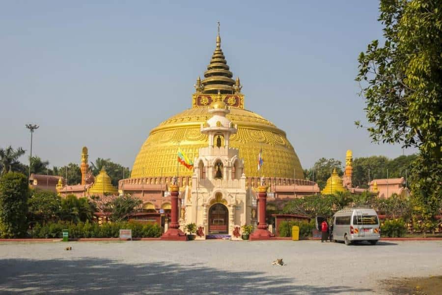 Buddhistische Akademie in Form einer Dogoba