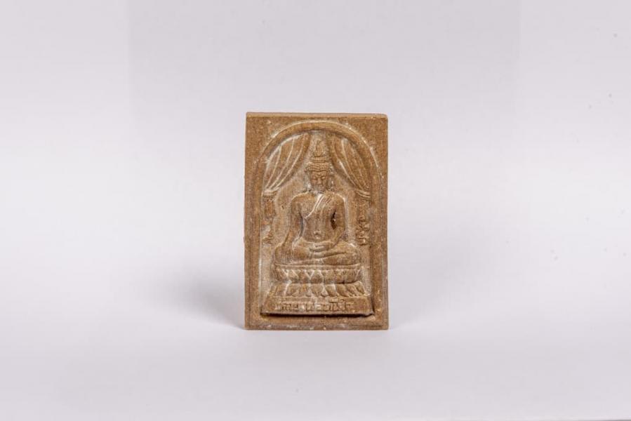 Buddha Tsa-Tsa mit der Geste der Erdberührung und dem Sieg über Mara