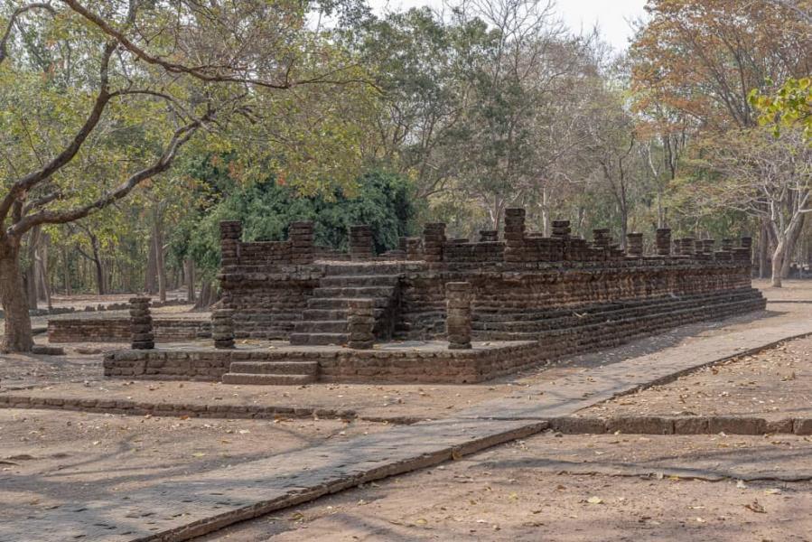 Viharn an der Südseite von Wat Singha